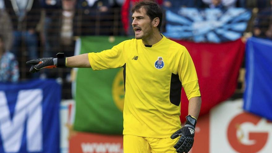 Iker Casillas durante un partido con el Oporto.