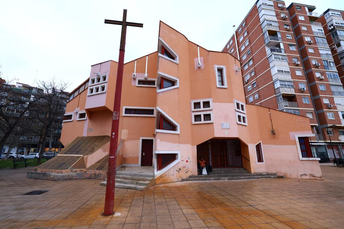 Iglesia de San Pío X, en Zaragoza, donde ejerció como vicario parroquial el sacerdote extraditado a México por presuntos abusos a menores de edad.