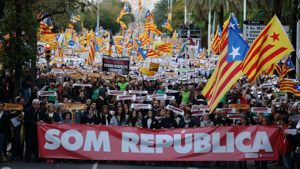 Imagen de la manifestación convocada por la ANC y Òmnium para exigir la liberación de los políticos presos, el pasado 11 de noviembre, en Barcelona.