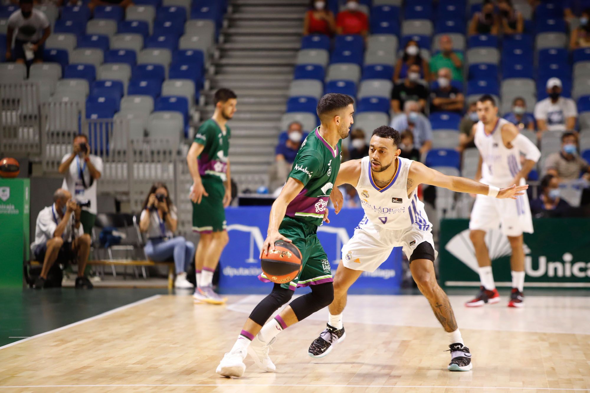 Carlos Cabezas juega su último partido con el Unicaja en el Carpena