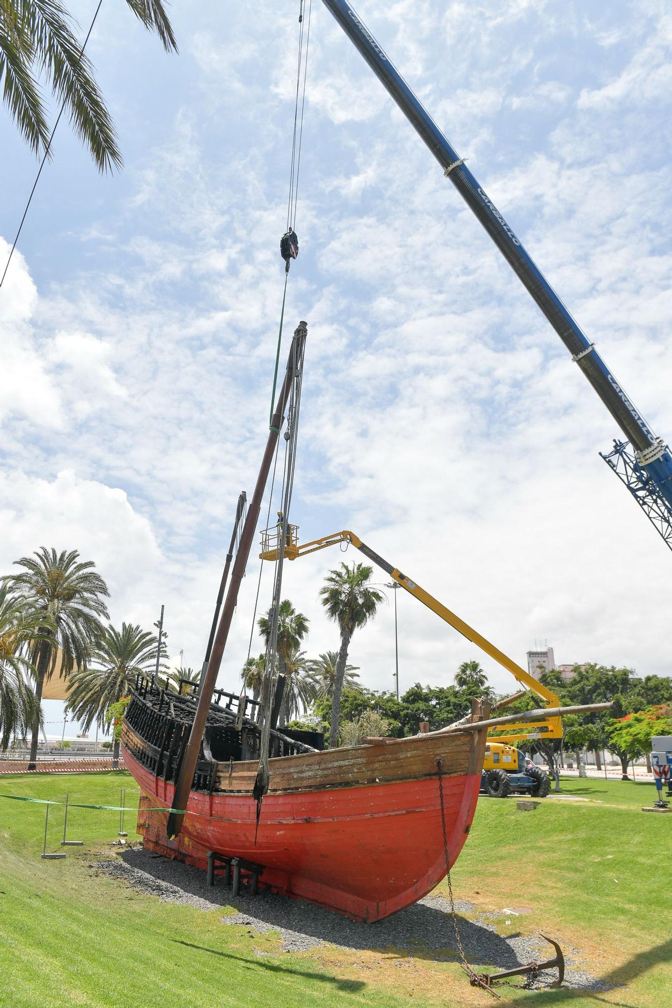 Arde la réplica de 'La Niña' en el Parque de Santa Catalina