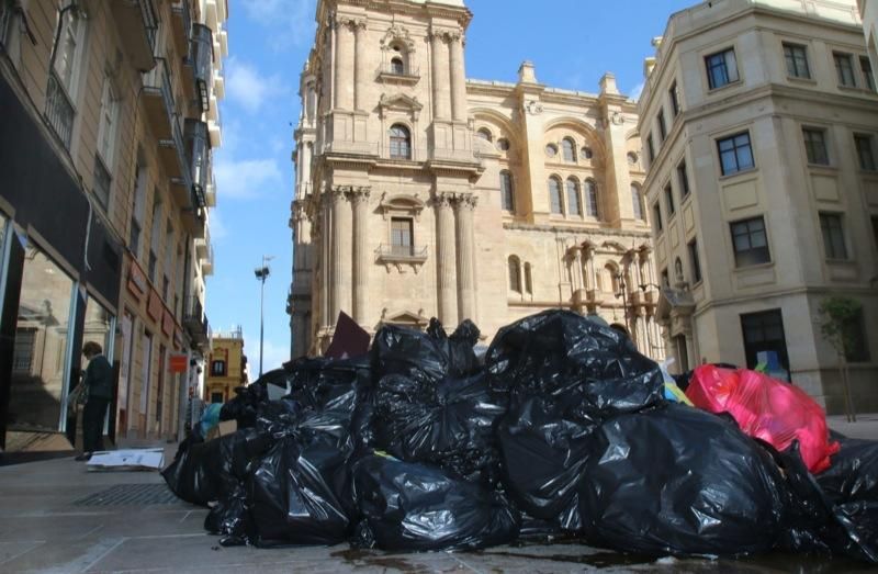 Cuarto día de la huelga de recogida de basuras en el Centro