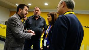 Pere Aragonès, Oriol Junqueras y Marta Vilalta en la sede de ERC