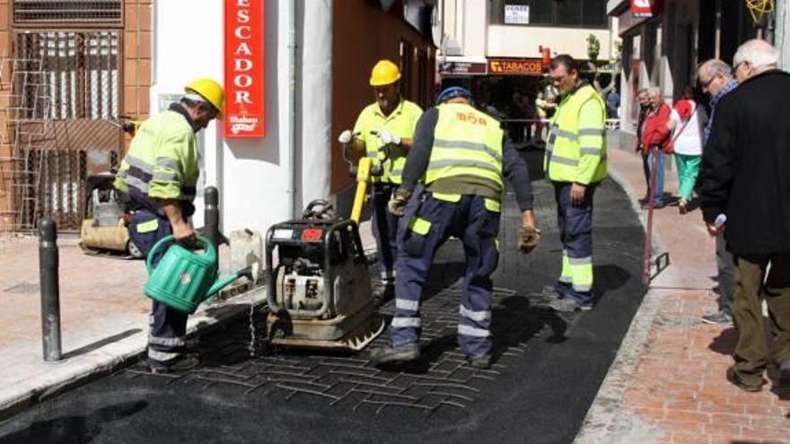 Nuevo asfaltado en varias calles del casco antiguo