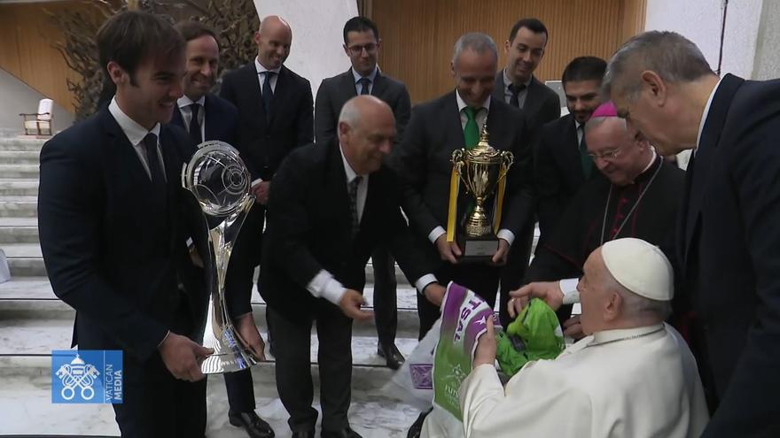 El Papa Francisco recibe en audiencia al Palma Futsal en el Vaticano