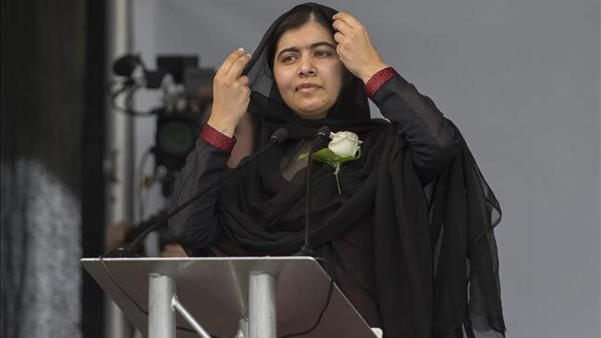 Malala Yousafzai  pronuncia un discurso durante un acto multitudinario en la centrica Trafalgar Square de Londres