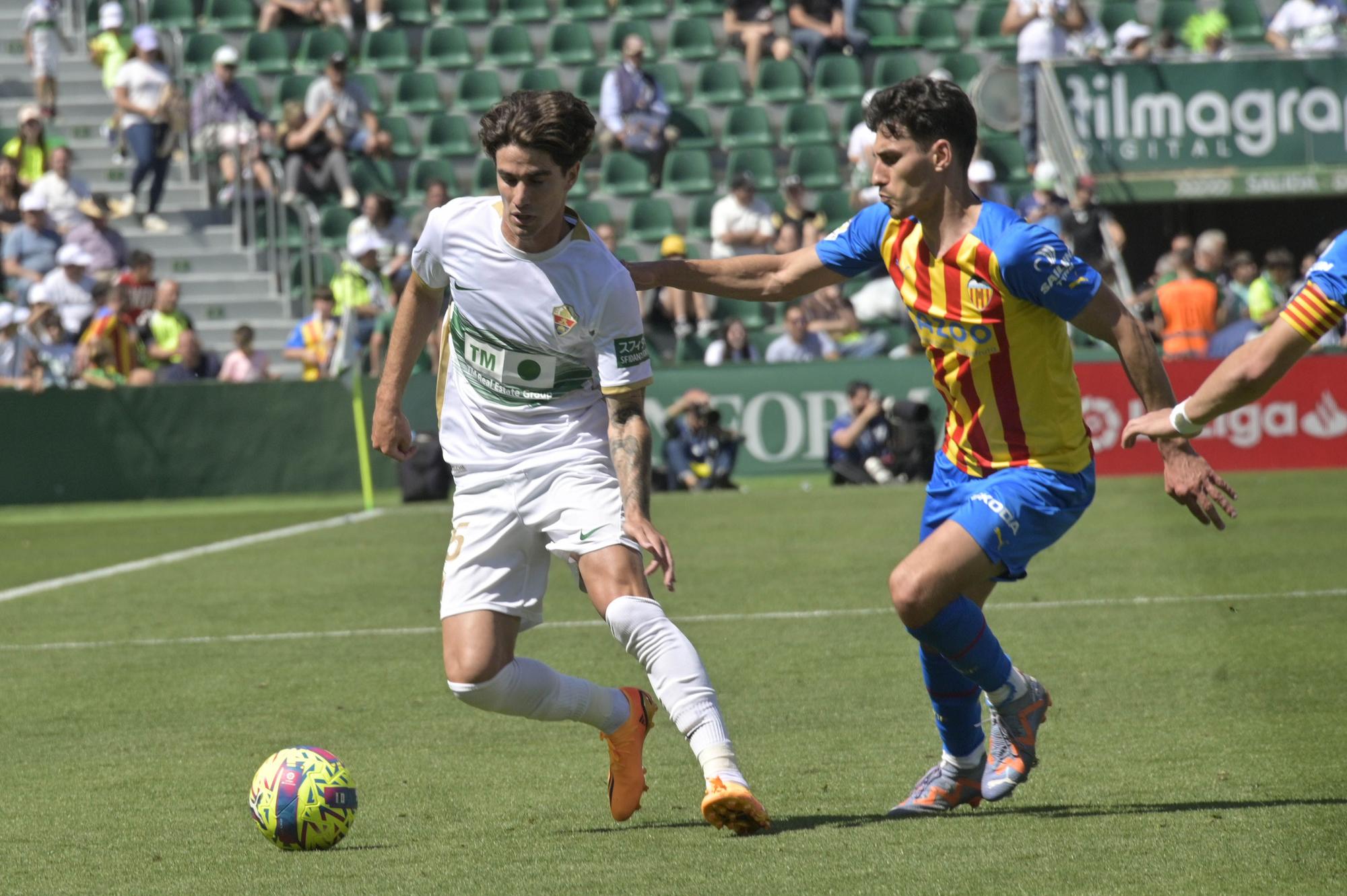 El Elche pone la alfombra al Valencia (0-2)