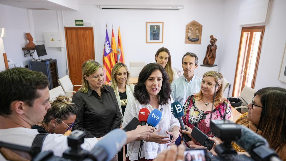 La consellera balear Sandra Fernández y el resto de participantes en la Conferencia Sectorial de Servicios Sociales celebrada en Formentera