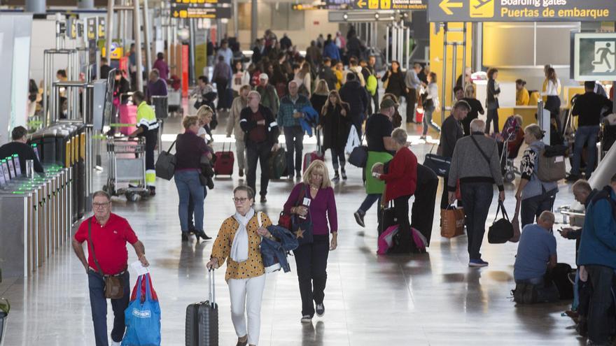 El aeropuerto Alicante-Elche cierra su mejor enero de la historia con 958.088 viajeros