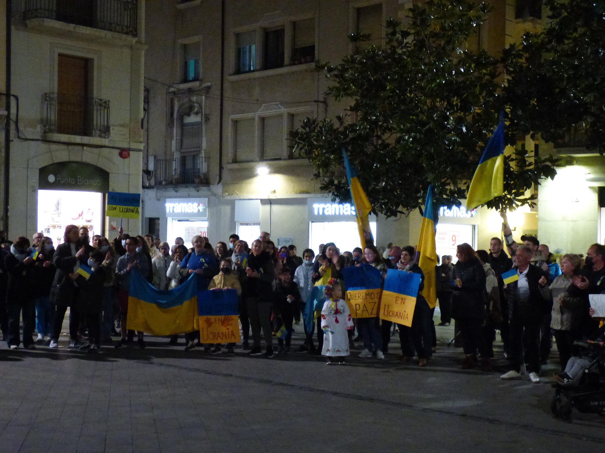 Concentració a Figueres contra la guerra a Ucraïna