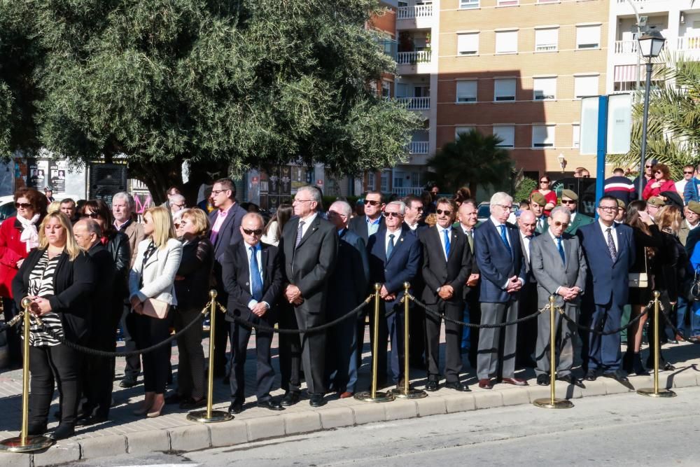 El Ayuntamiento rindió homenaje a la presencia de la Guardia Civil en Orihuela y su 175 aniversario con el descubrimiento de un monumento