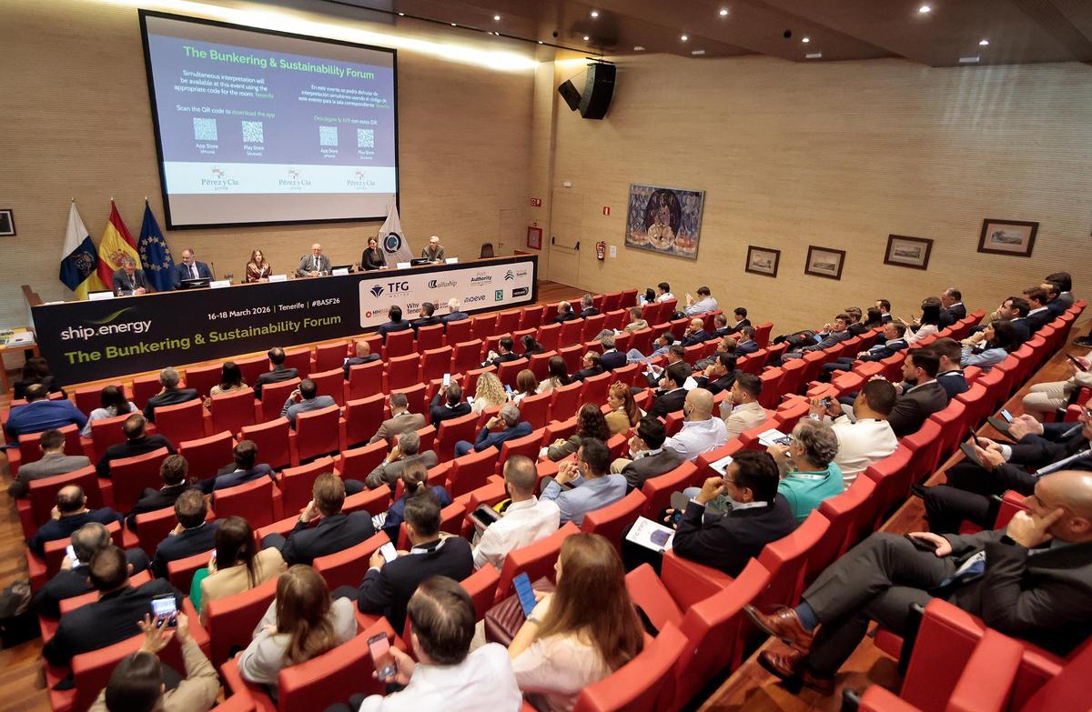Foro internacional sobre suministro de combustibles para el transporte marítimo, en el Puerto de Santa Cruz de Tenerife.
