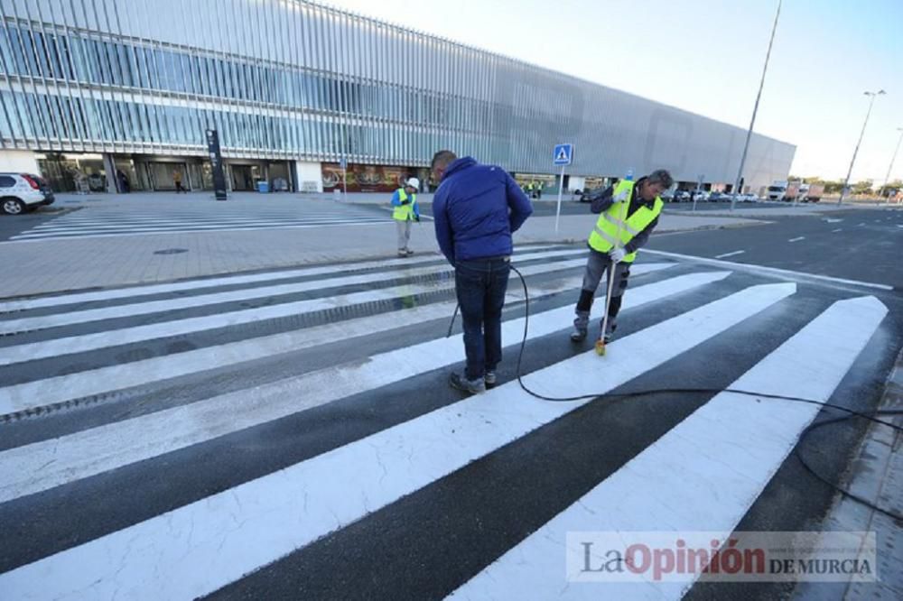 El delegado del Gobierno visita el aeropuerto de Corvera