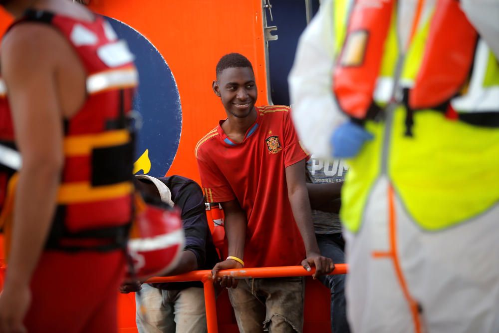 Llegan al puerto de Málaga 80 personas rescatadas de dos pateras