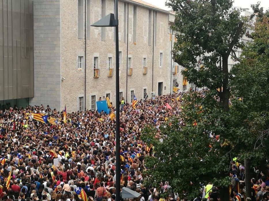 Concentració a la seu de la Generalitat a Girona