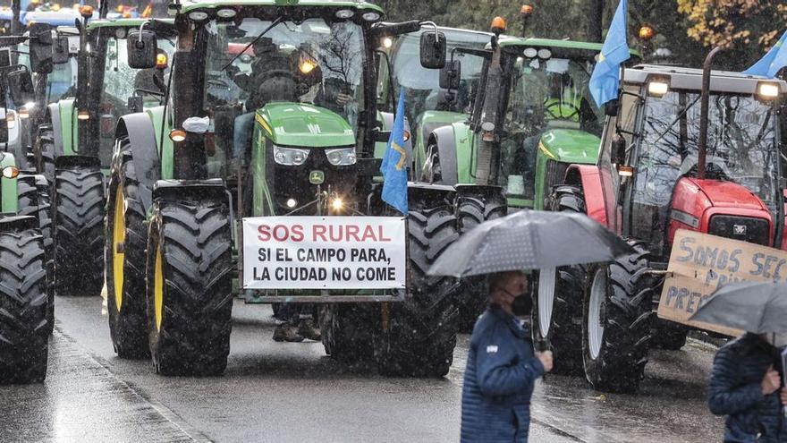 Tractorada en Oviedo de los trabajadores del campo asturiano.