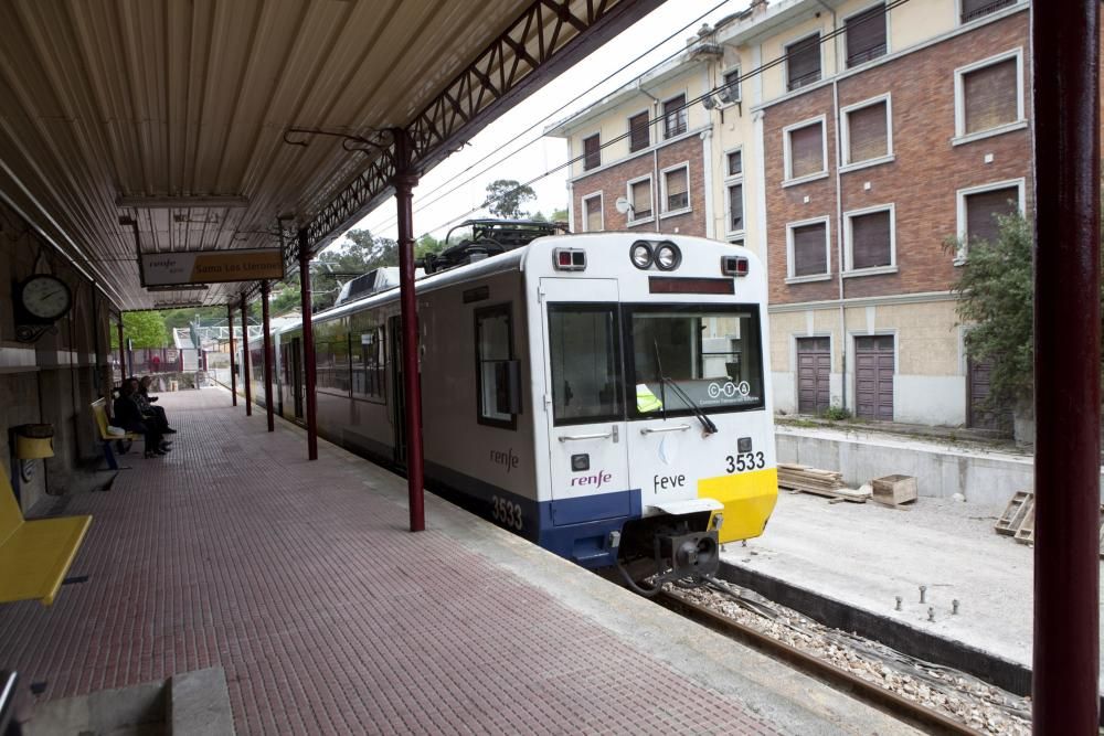 Los trenes de FEVE vuelven a funcionar en Langreo