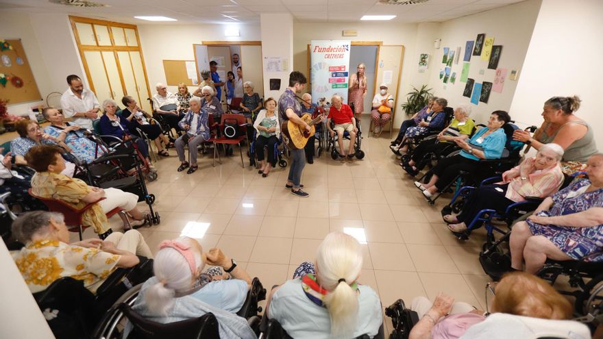 Proyecto &#039;Cántame&#039;: La música se cuela en las residencias aragonesas de la tercera edad