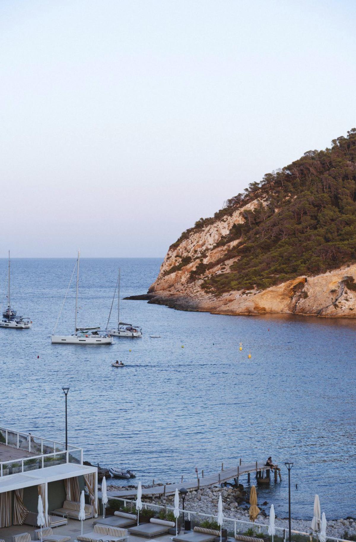 Desde Cala Llonga parten barcos hacia Ibiza, Santa Eulària, es Canar y Formentera, | FOTOS: HYDE Y MONDRIAN