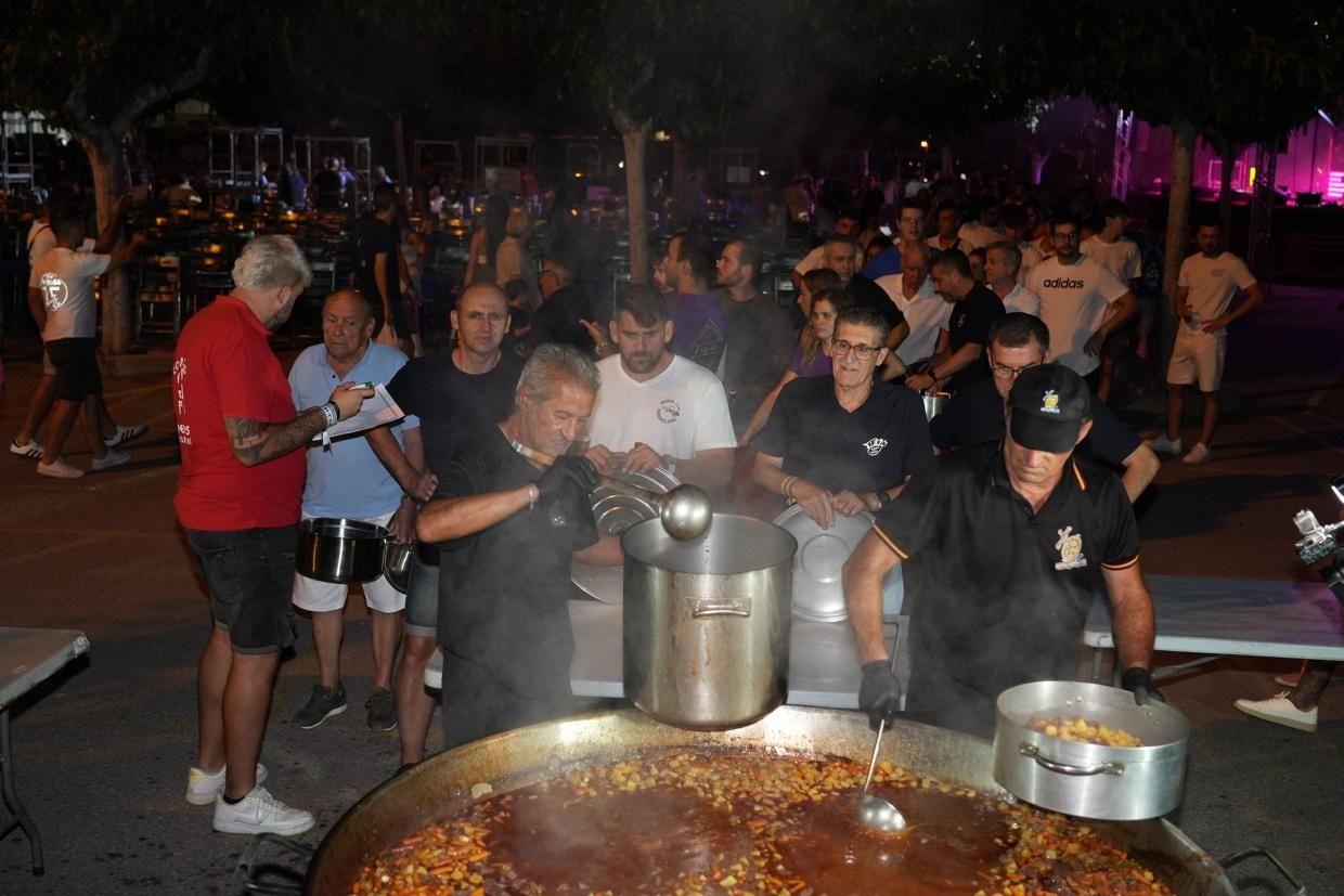 Galería: Les imatges del sopar de tombet de les penyes en les festes de Vila-real
