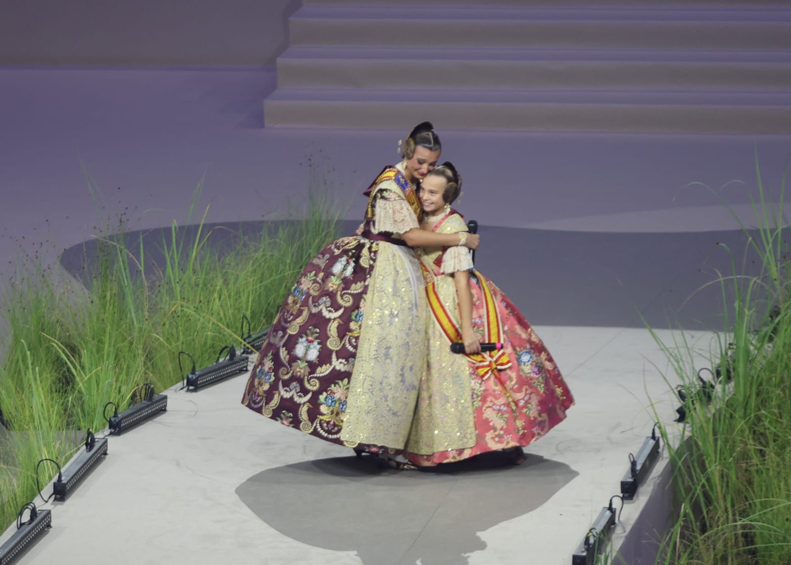 Berta Peiró y Lucía García dicen adiós a su año como falleras mayores de València 2025