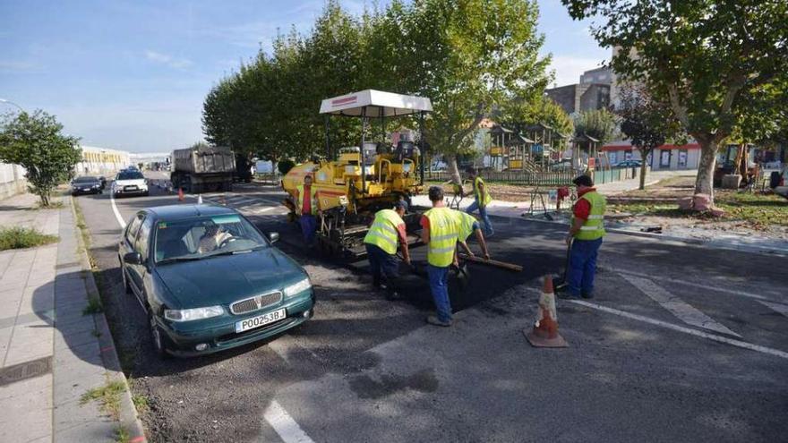 El tráfico en dirección a Marín &quot;convivió&quot; ayer con las obras.