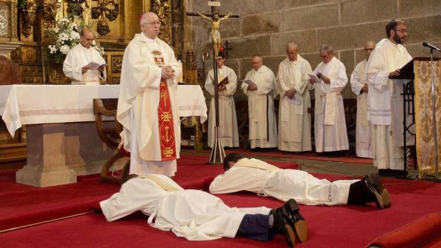 Ordenación de sacerdotes en el Monasterio de Poio en una imagen de archivo. // Gustavo Santos