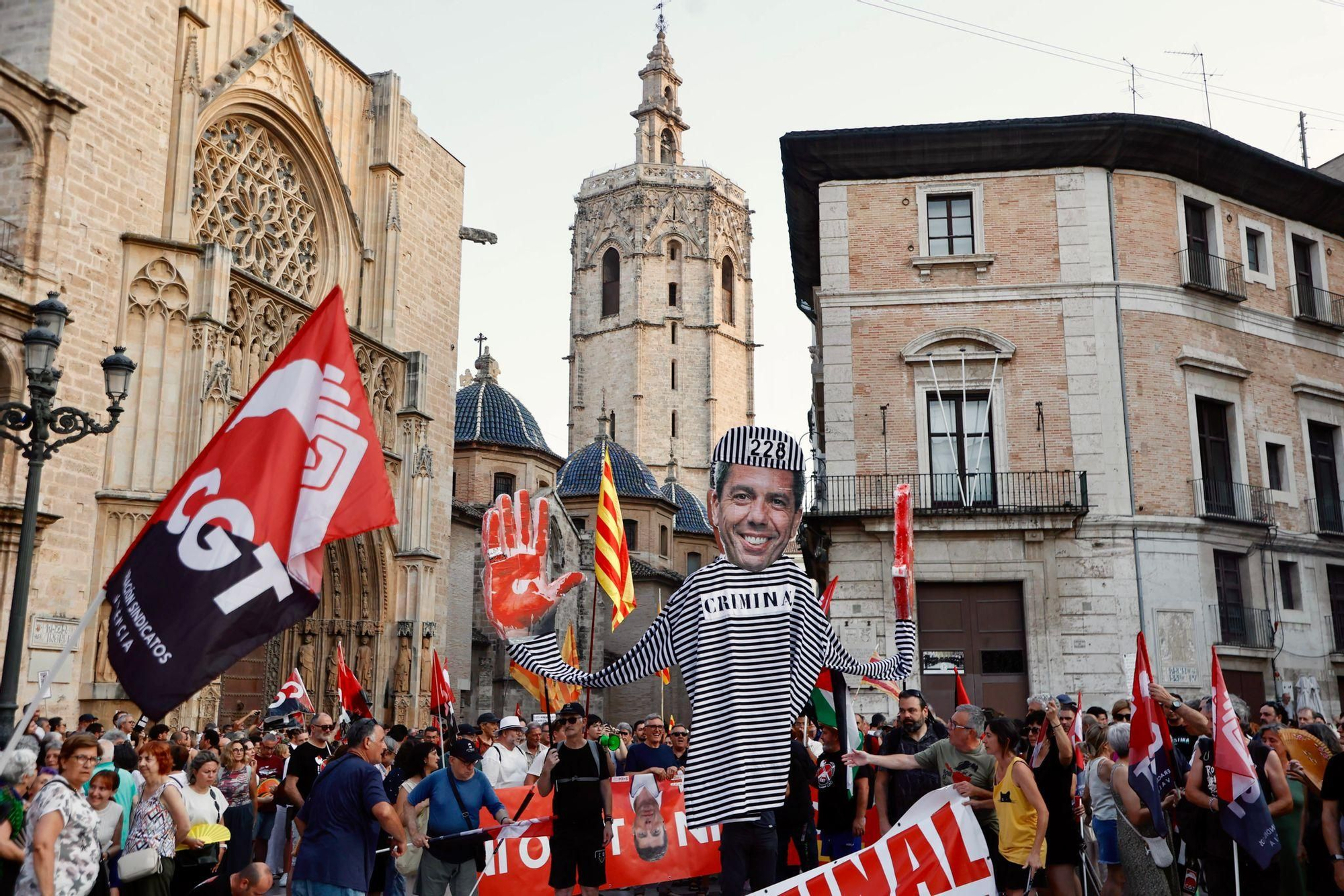 Octava manifestación contra la gestión de Mazón por la dana
