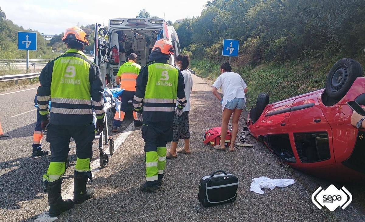 El herido en la AS-II a la altura de Pruvia, evacuado en ambulancia