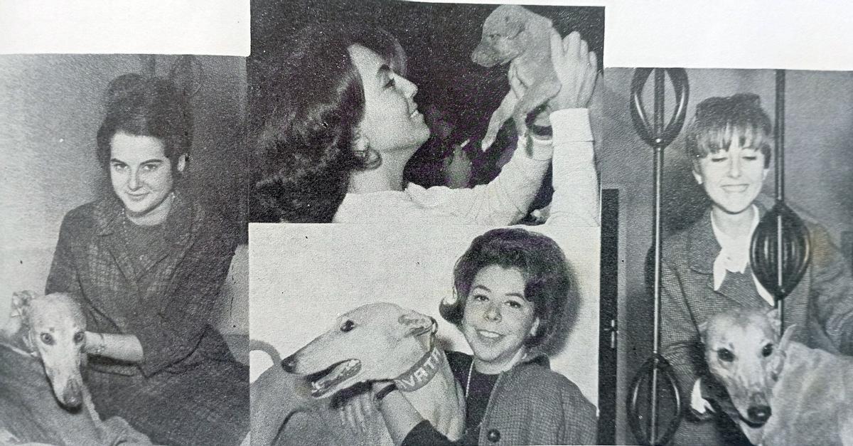 Jóvenes malagueñas posan con sus galgos, con motivo de la inauguración del canódromo de Ciudad Jardín.