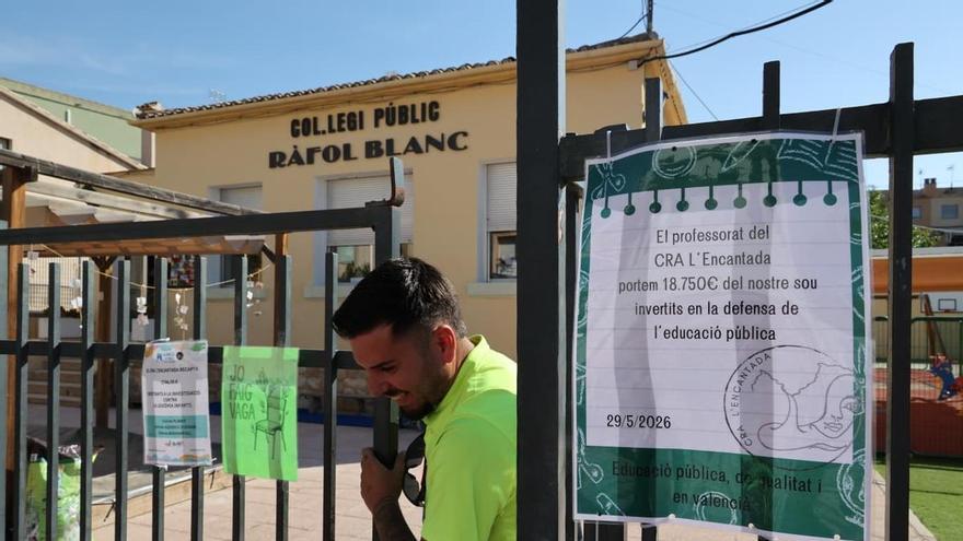 Así es la vida en el colegio de l'Alqueria d'Asnar: barracones, el comedor en un local fuera del centro y una ampliación bloqueada