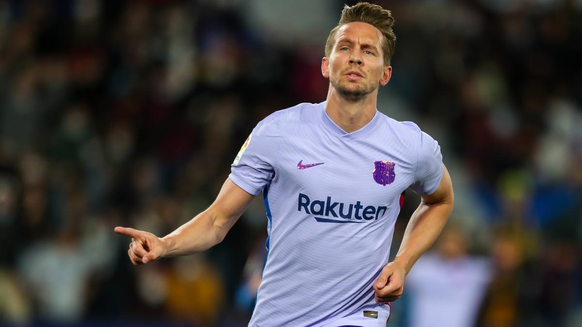 Luuk de Jong acaba de marcar el gol de la victoria al Levante.