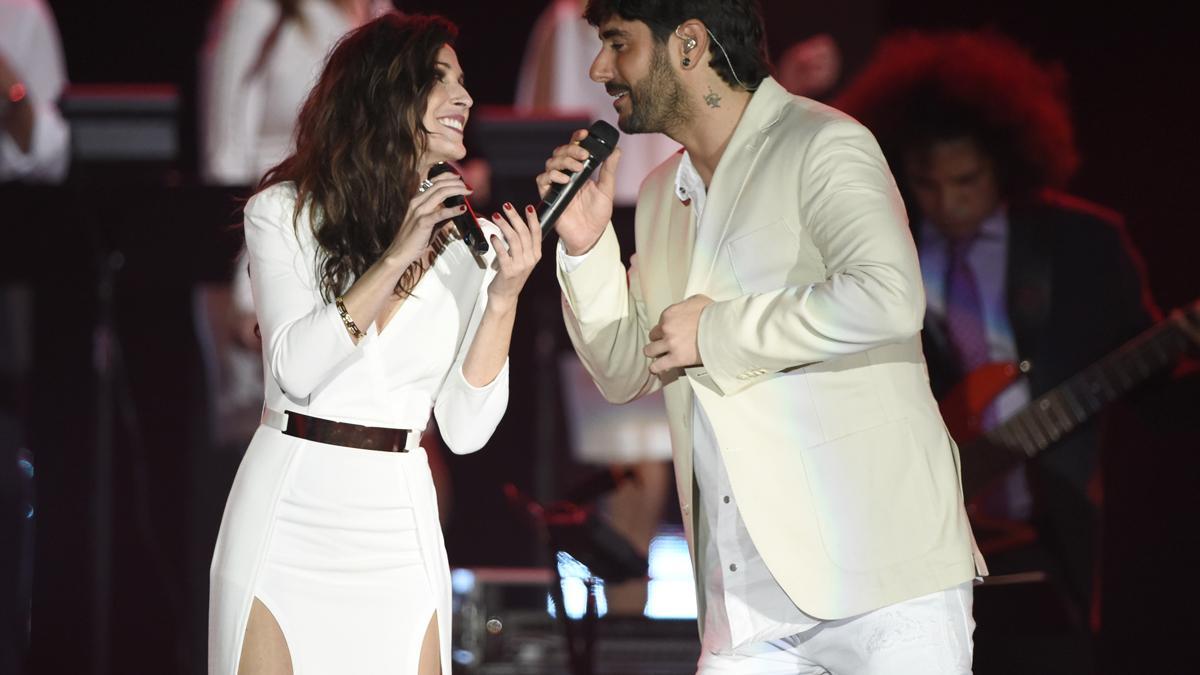 Melendi y Malú actuan en el tributo a la persona del año en los Grammy Latino