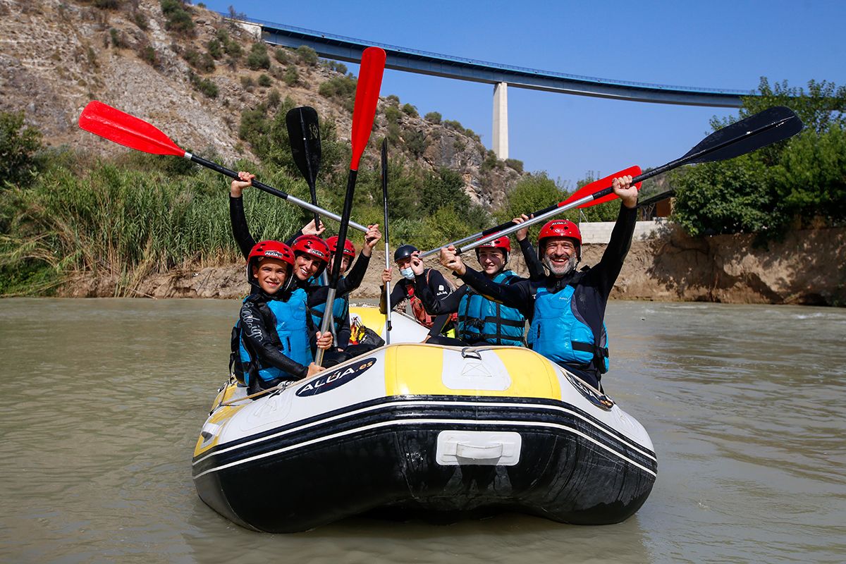 Disfruta del Río a golpe de remo. Rafting en el Río Genil