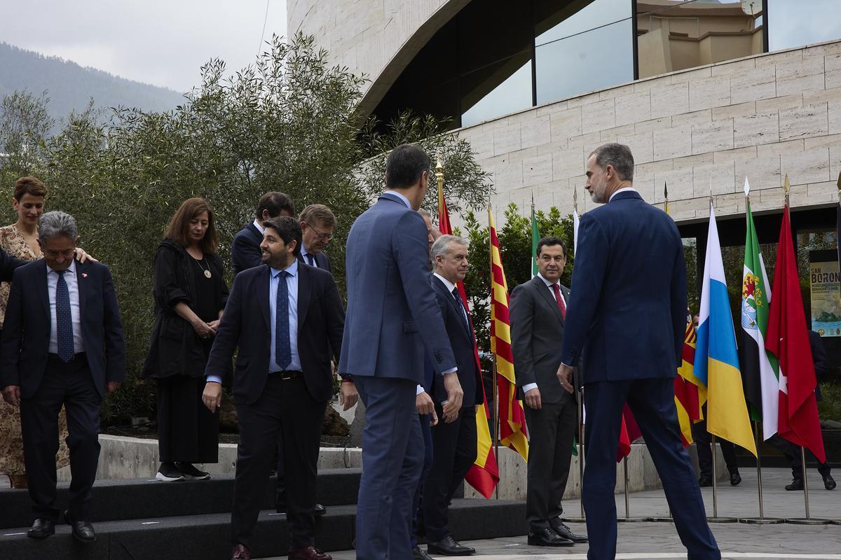 El Rey y Pedro Sánchez en un acto con presidentes autonómicos.