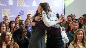 La secretaria general de Podemos, Ione Belarra, acompañada por la eurodiputada, Irene Montero, este lunes en la presentación de su lista para la quinta Asamblea.