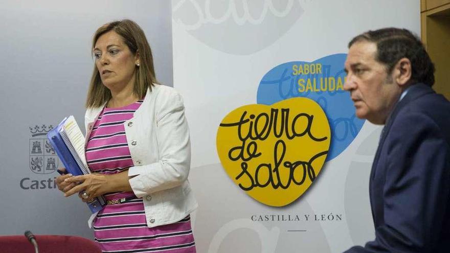 Los consejeros Milagros Marcos y Antonio María Sáez presentan el sello +Sabor Saludable.