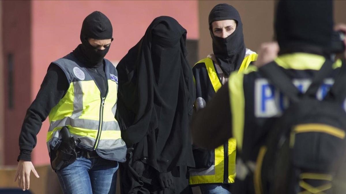 Una mujer detenida en el 2014 en Melilla acusada de reclutar a chicas para unirse al Estado Islámico en Siria e Irak.