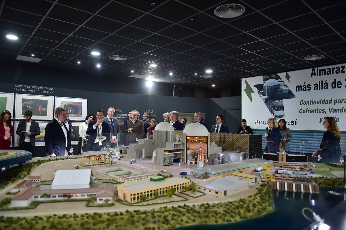 Fotogalería | La delegación de eurodiputados visita Almaraz y conoce de primera mano el funcionamiento de la central nuclear