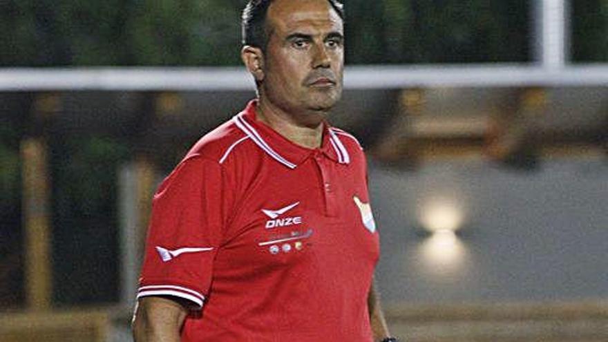 L&#039;entrenador del Figueres, Xavi Agustí.