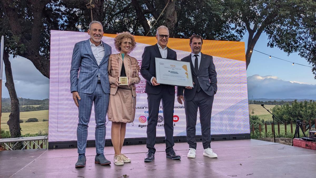 Representants de Catalana de Perforacions recollint el premi