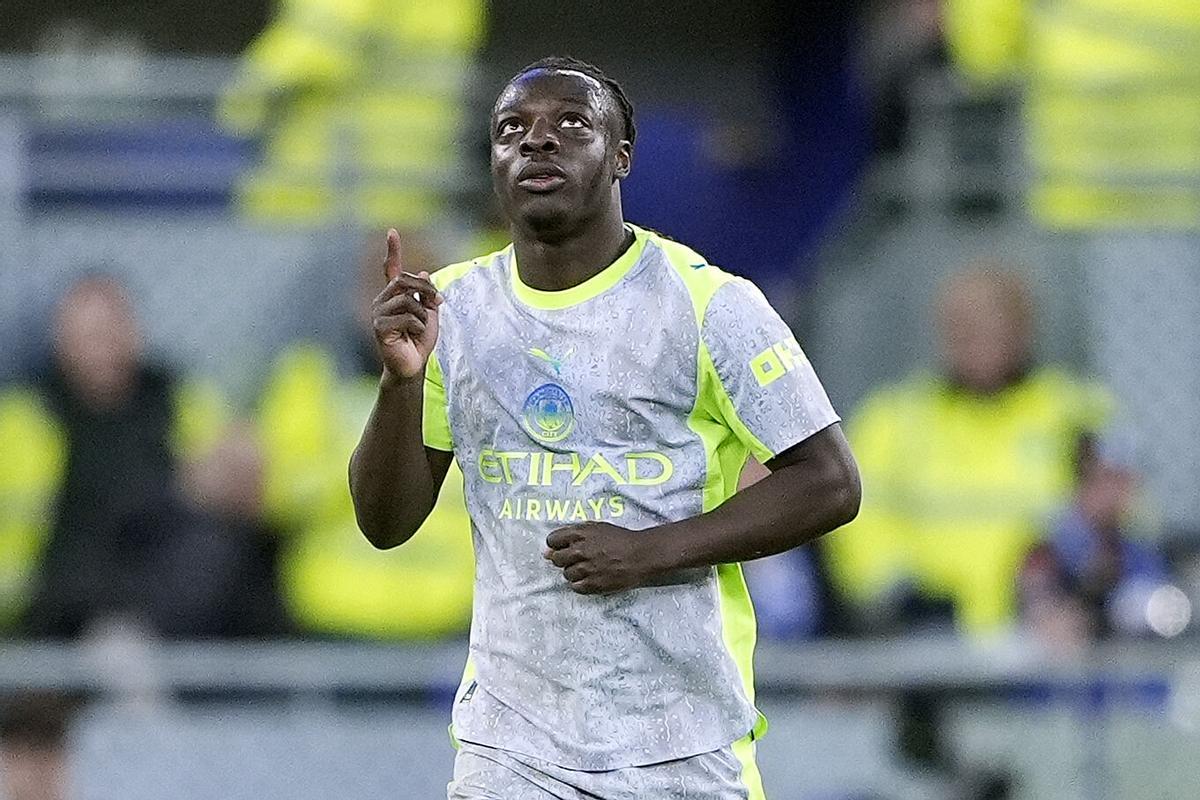 Doku celebra su gol al Everton