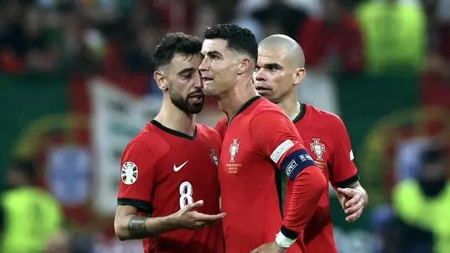 Bruno Fernandes defiende a Cristiano: "Es el mayor símbolo de Portugal"