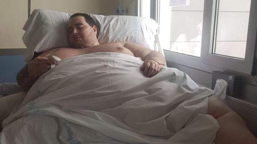 El hospital de Manises &quot;no sabe qué hacer&quot; con un joven de 350 kilos