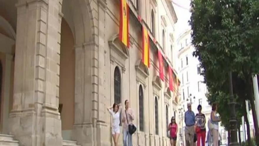 Miles de banderas y plantas decorarán el recorrido de Felipe VI