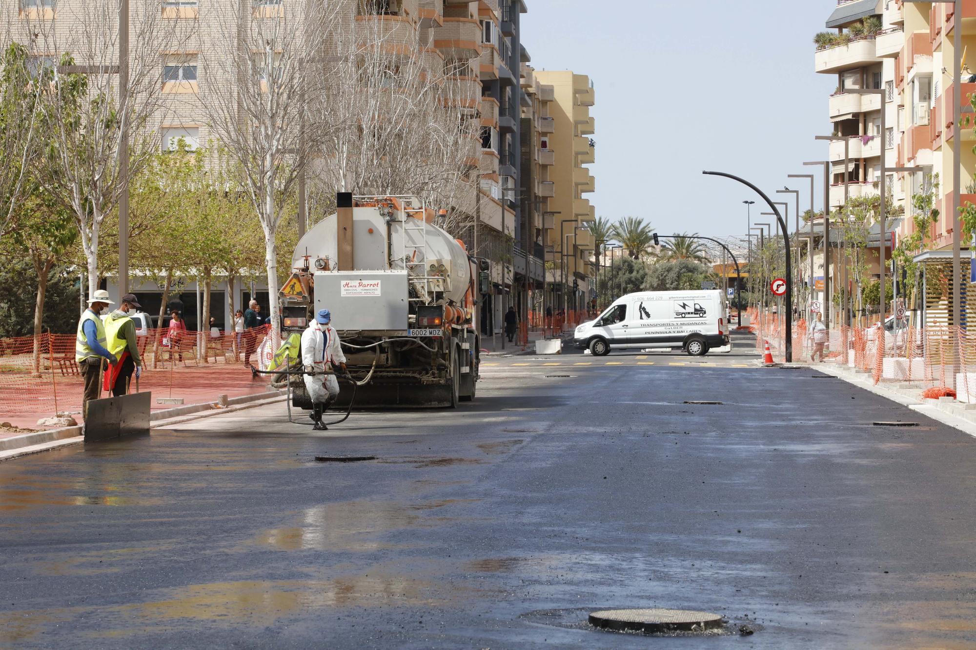 Galería de imágenes del inicio del asfaltado definitivo de la avenida Isidor Macabich