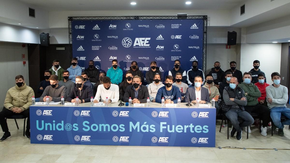 Los jugadores del Lleida durante la rueda de prensa