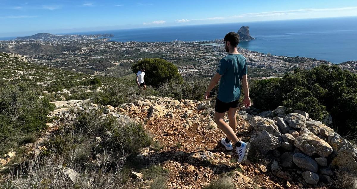 La Serra d'Oltà y, allá abajo, Calp y el Penyal d'Ifac