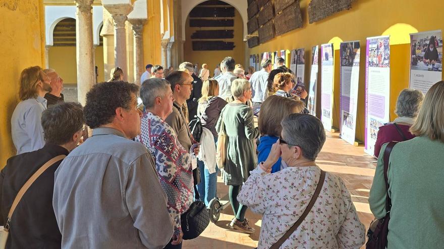 Exposición en la galería de Santa Catalina del Patio de los Naranjos.