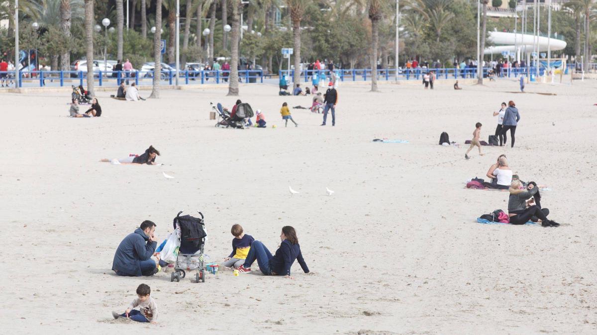 Imagen de la Playa del Postiguet esta mañana